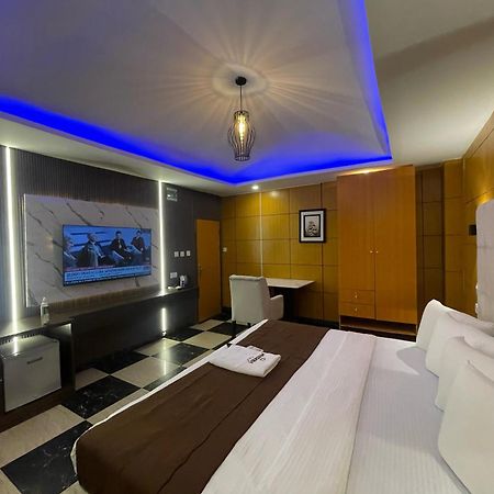 Presken Hotel At International Airport Road อีเคจา ภายนอก รูปภาพ