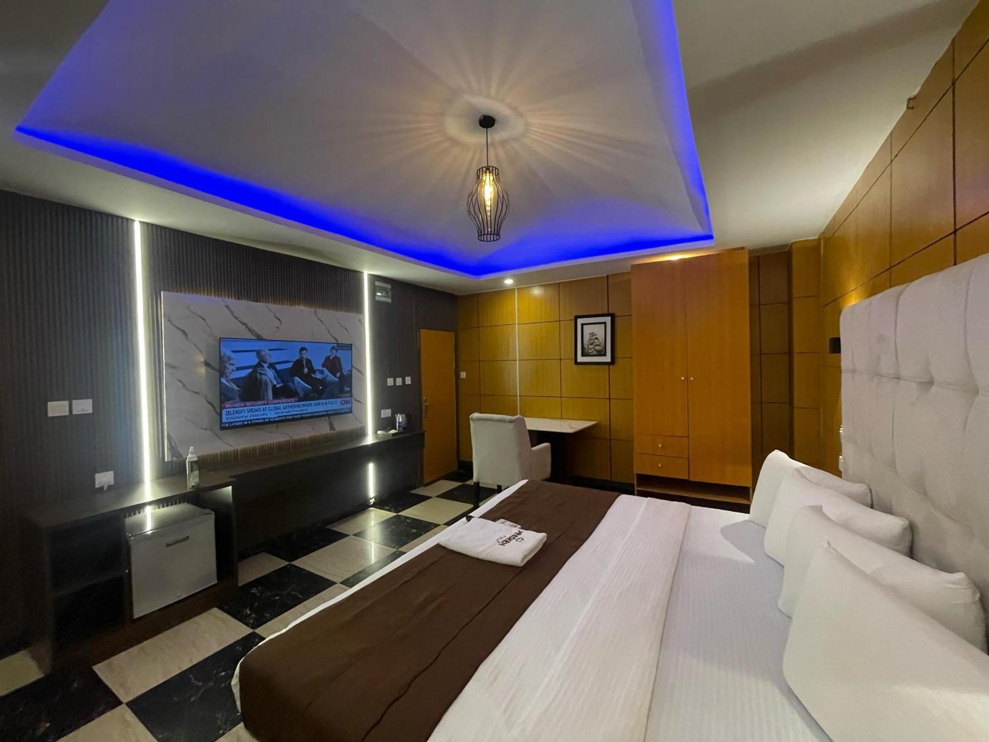 Presken Hotel At International Airport Road อีเคจา ภายนอก รูปภาพ