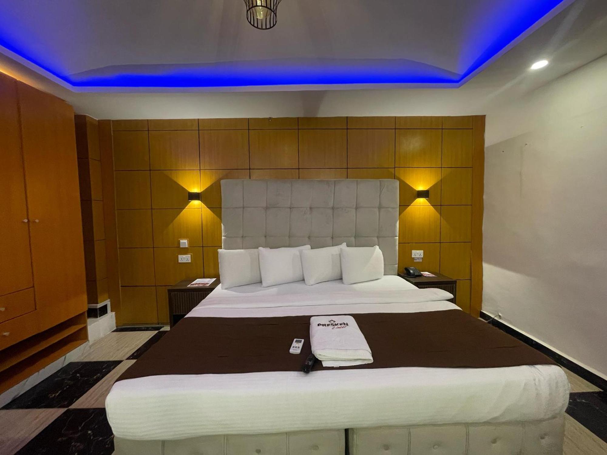 Presken Hotel At International Airport Road อีเคจา ภายนอก รูปภาพ