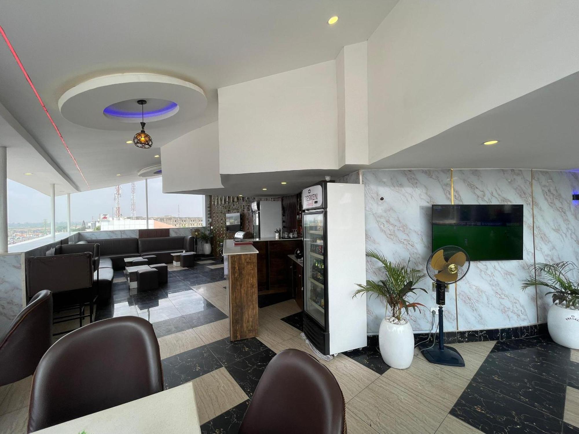 Presken Hotel At International Airport Road อีเคจา ภายนอก รูปภาพ