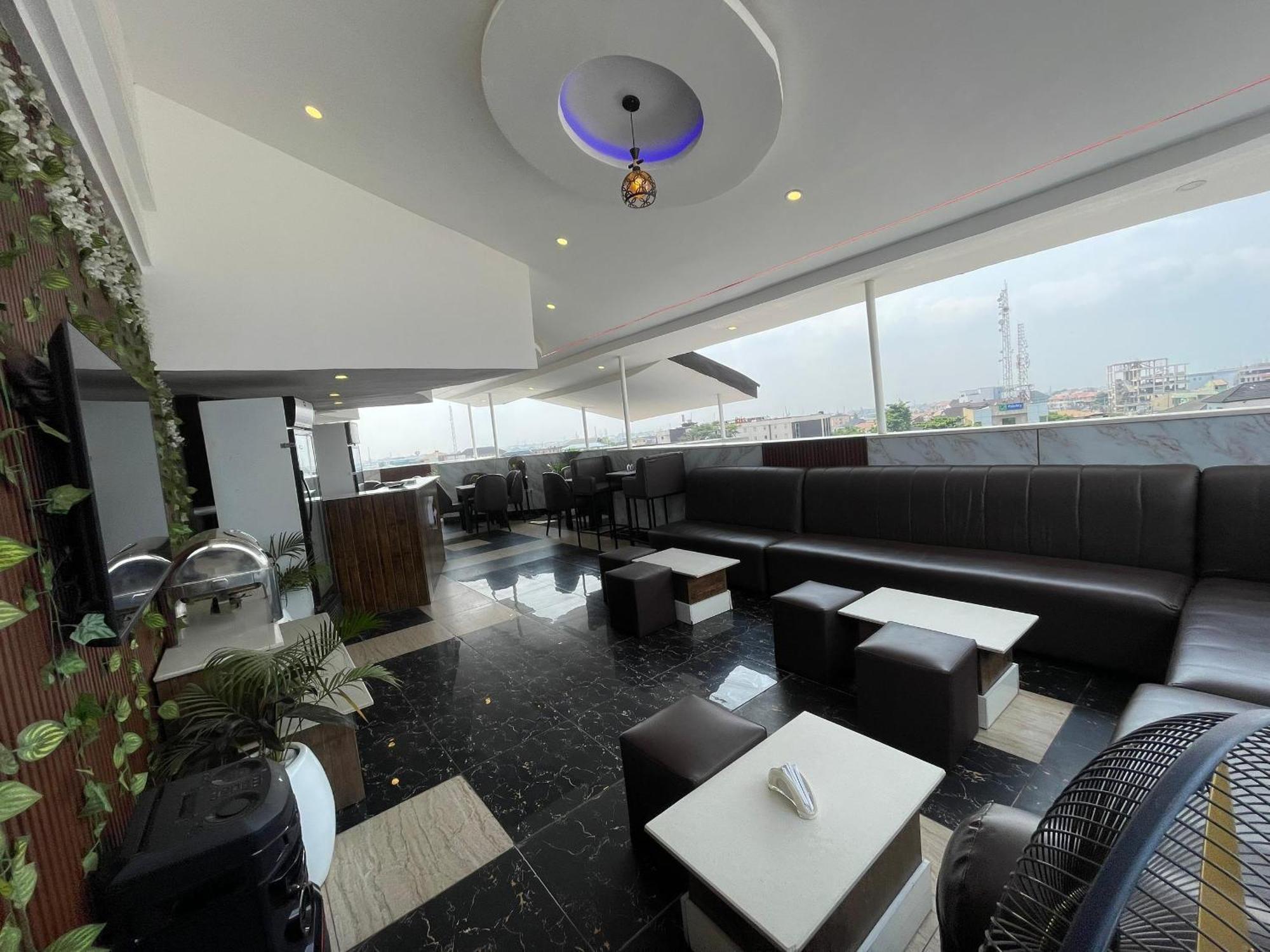 Presken Hotel At International Airport Road อีเคจา ภายนอก รูปภาพ