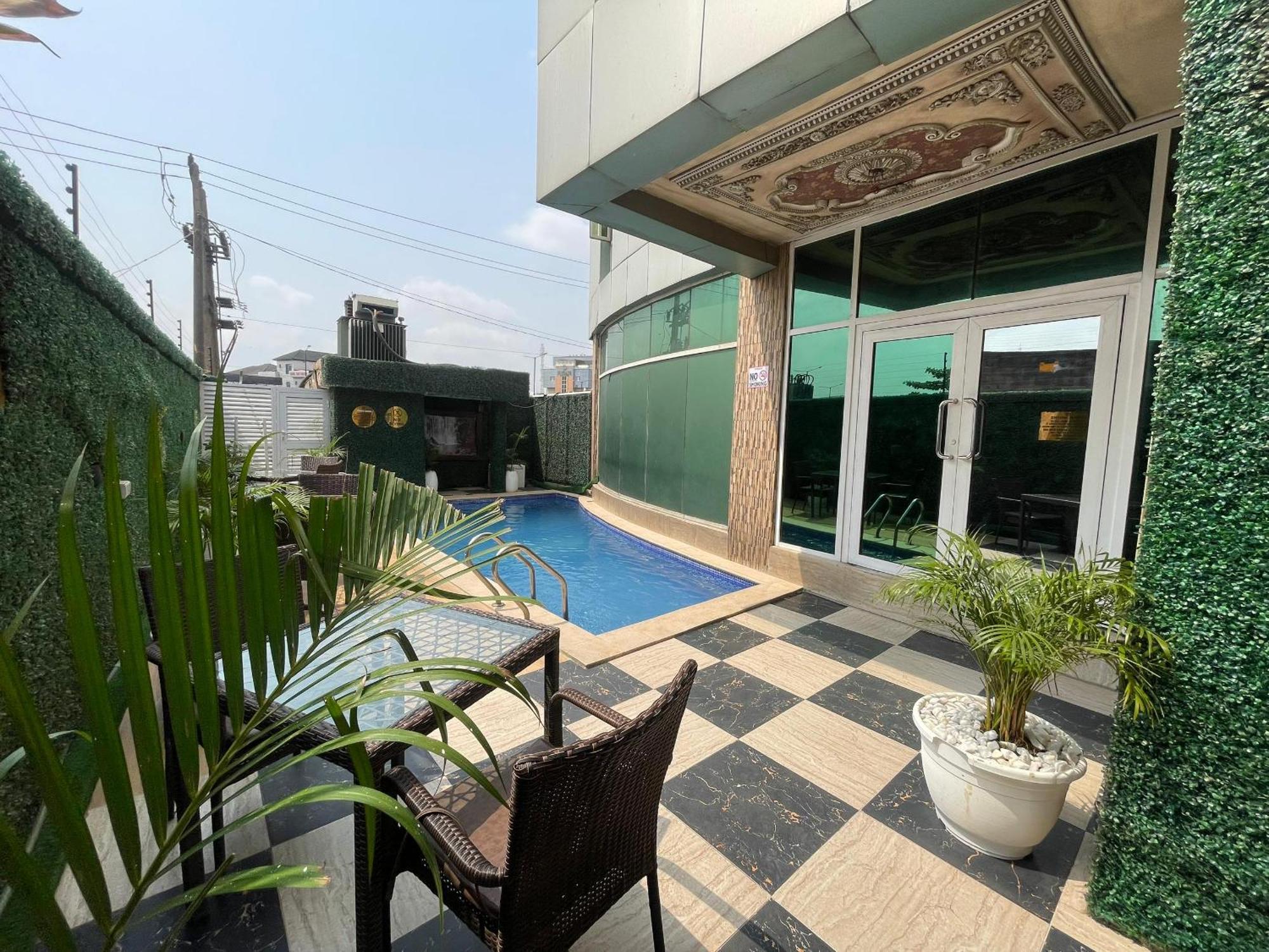 Presken Hotel At International Airport Road อีเคจา ภายนอก รูปภาพ