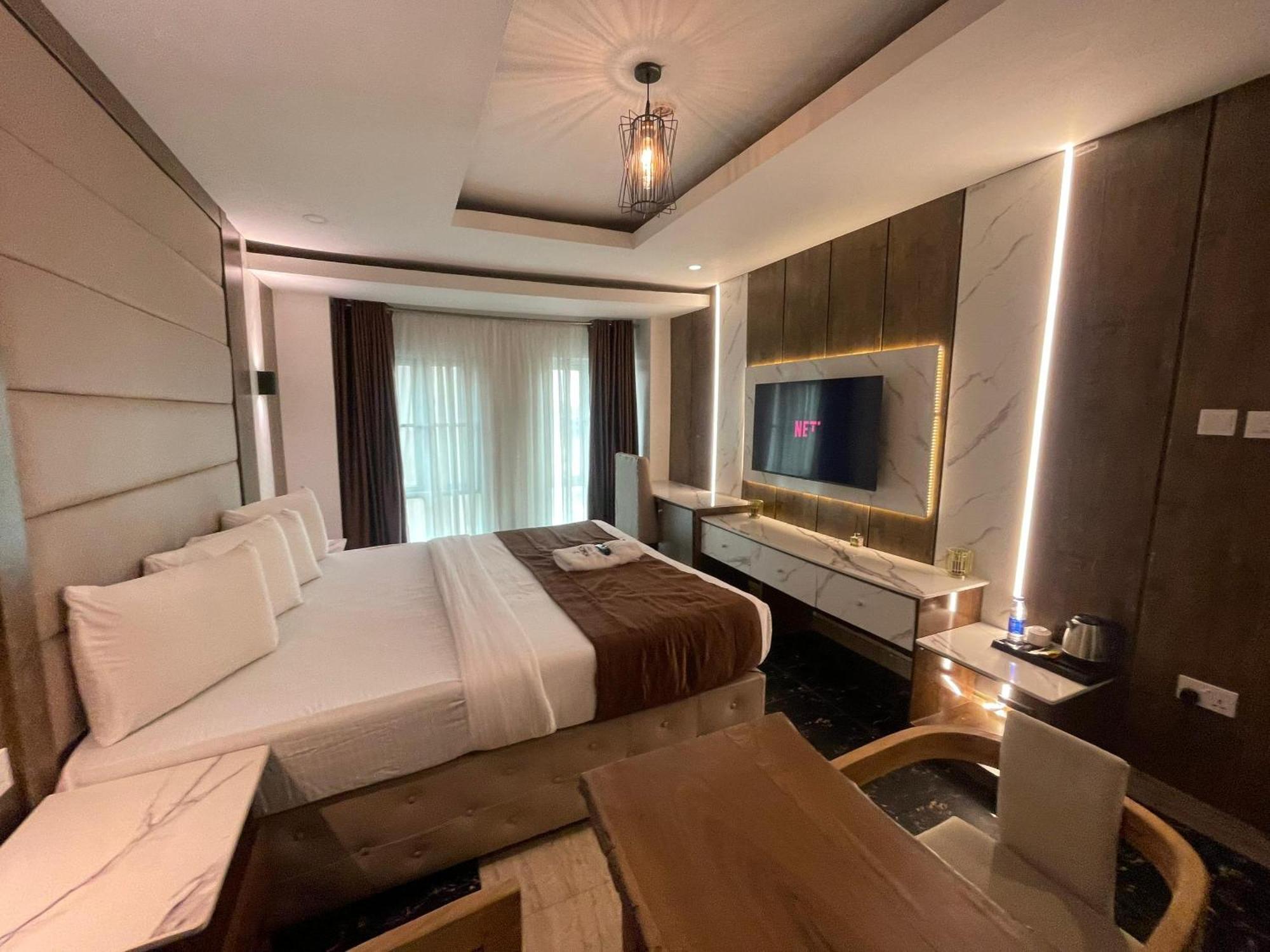 Presken Hotel At International Airport Road อีเคจา ภายนอก รูปภาพ