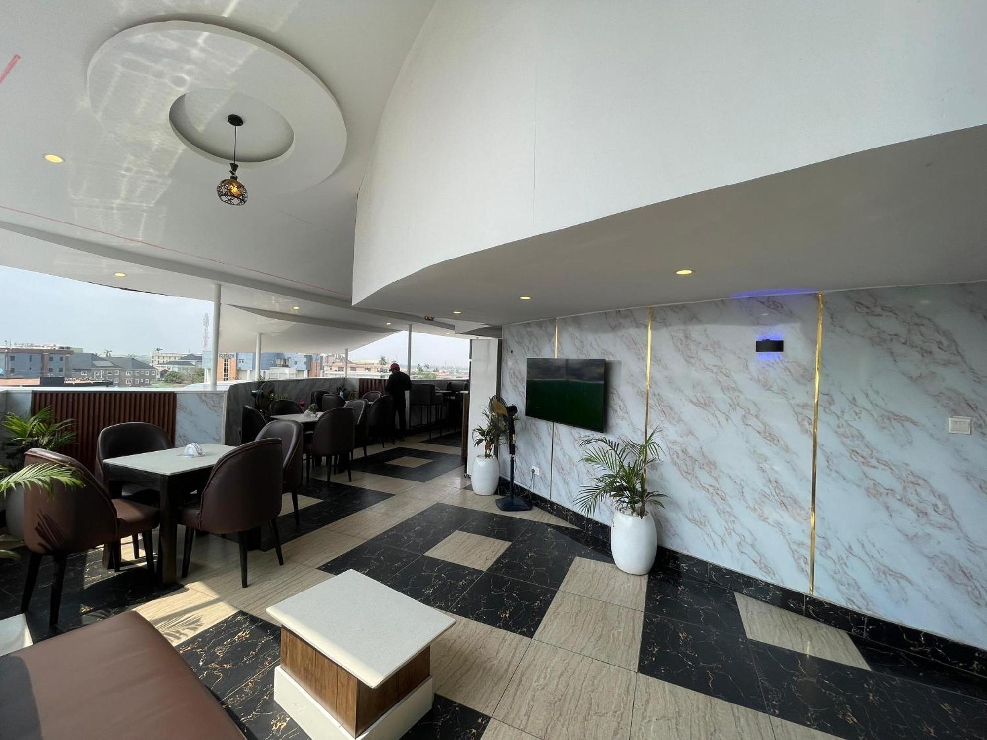 Presken Hotel At International Airport Road อีเคจา ภายนอก รูปภาพ
