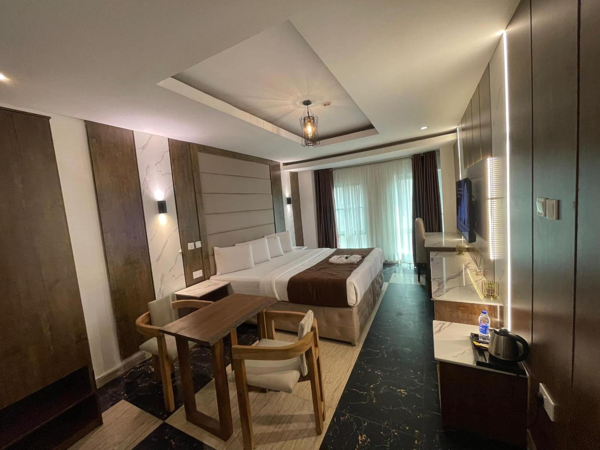 Presken Hotel At International Airport Road อีเคจา ภายนอก รูปภาพ