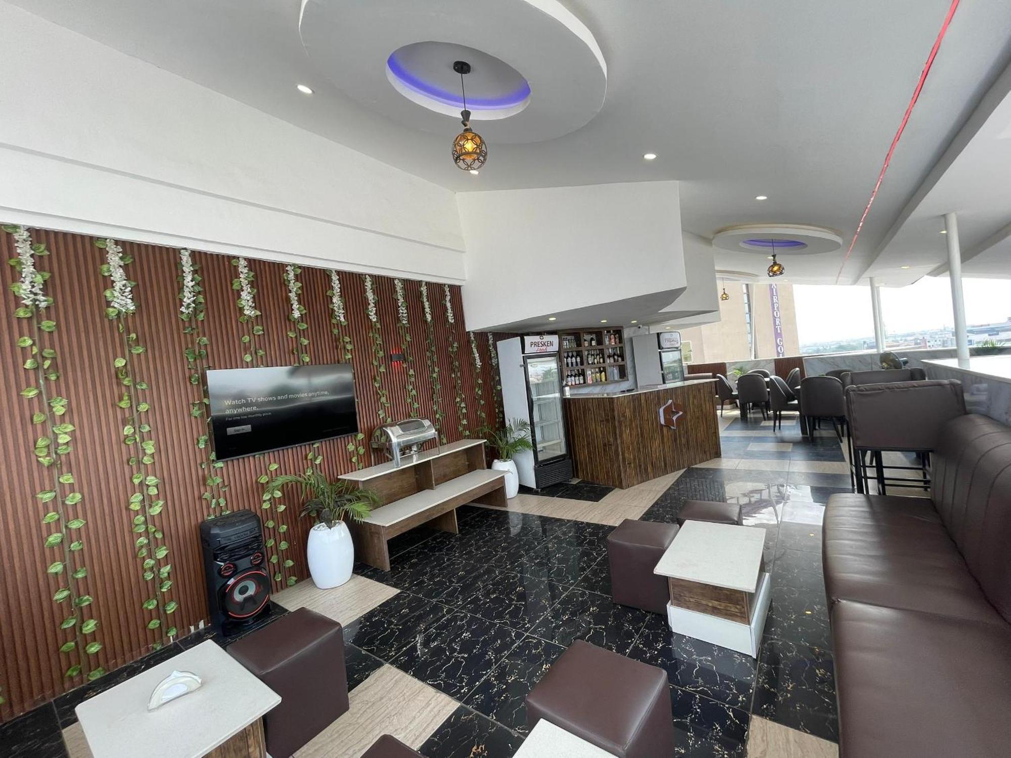 Presken Hotel At International Airport Road อีเคจา ภายนอก รูปภาพ