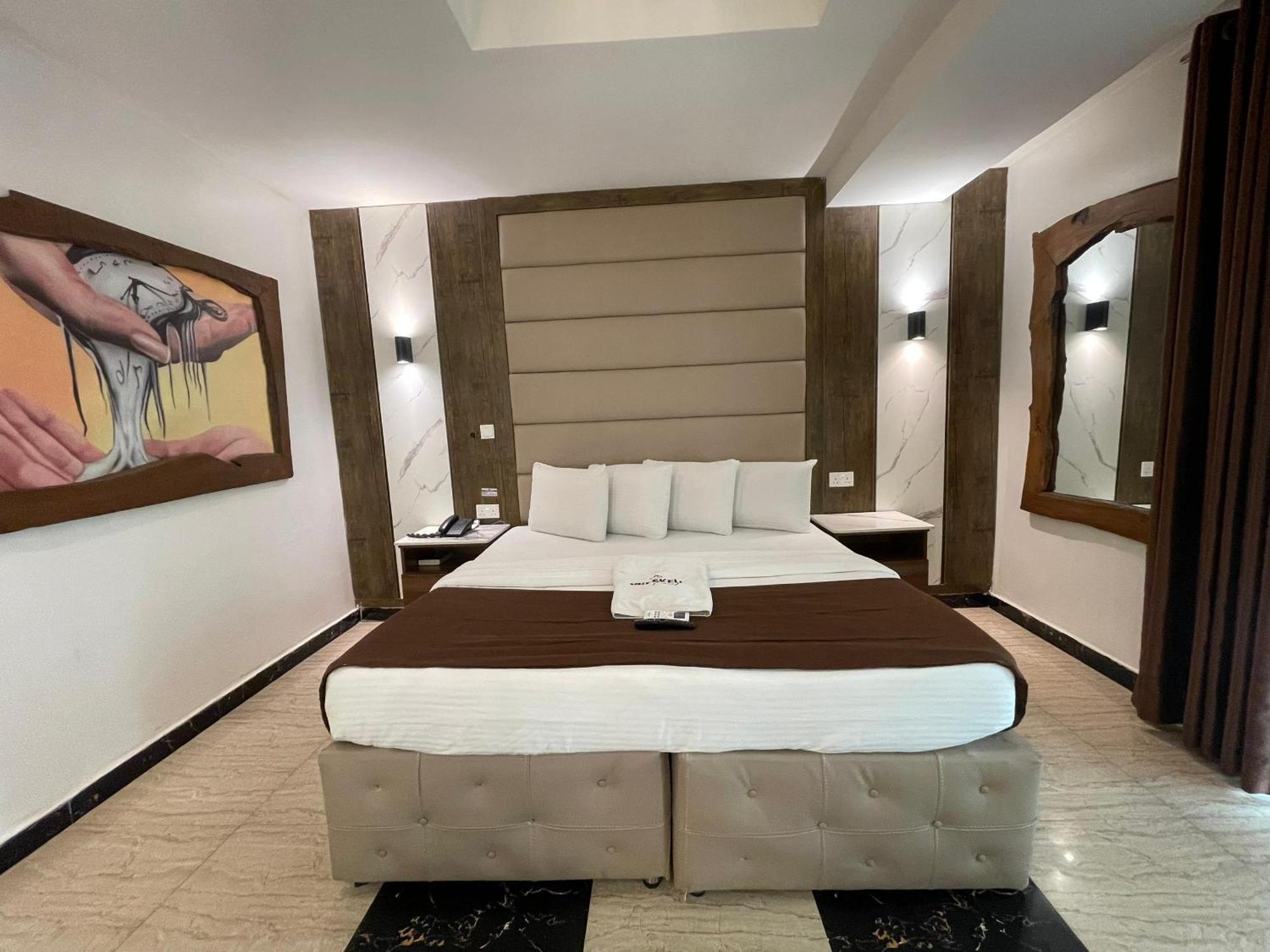 Presken Hotel At International Airport Road อีเคจา ภายนอก รูปภาพ